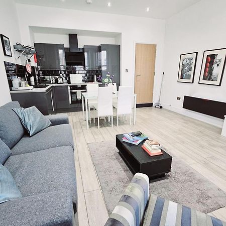 Stylish Apartment In Victorian Conversion Free Parking & Private Patio Close To Beach Town Centre & Bic Bournemouth Eksteriør bilde