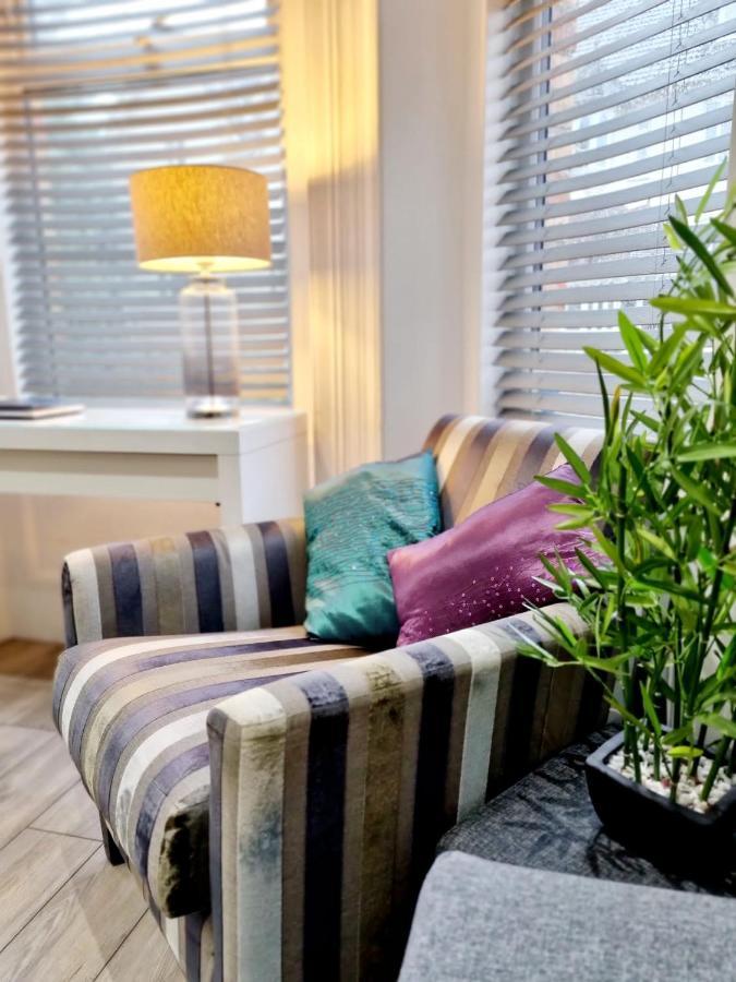 Stylish Apartment In Victorian Conversion Free Parking & Private Patio Close To Beach Town Centre & Bic Bournemouth Eksteriør bilde