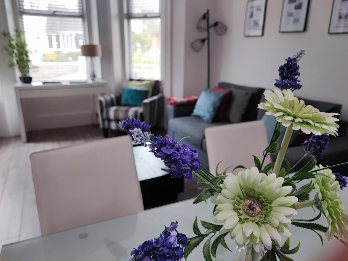 Stylish Apartment In Victorian Conversion Free Parking & Private Patio Close To Beach Town Centre & Bic Bournemouth Eksteriør bilde