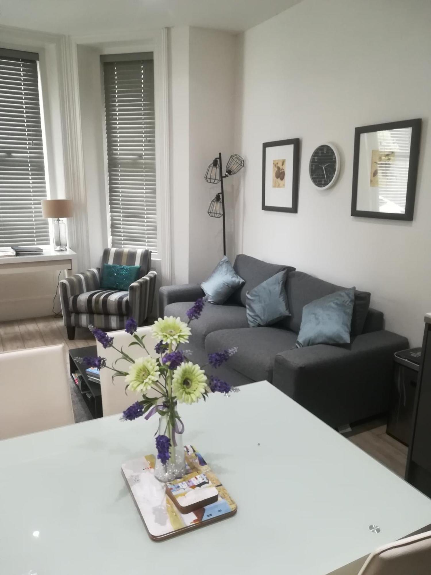 Stylish Apartment In Victorian Conversion Free Parking & Private Patio Close To Beach Town Centre & Bic Bournemouth Eksteriør bilde