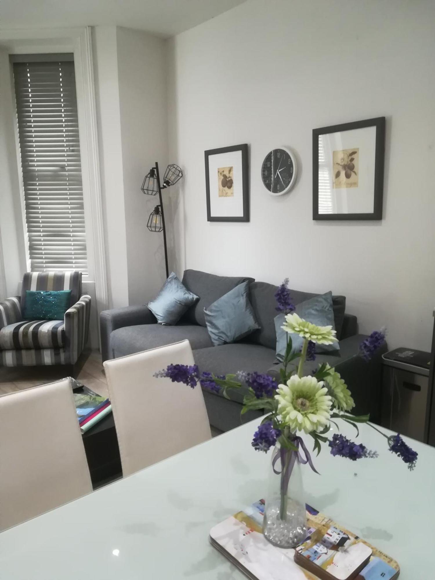 Stylish Apartment In Victorian Conversion Free Parking & Private Patio Close To Beach Town Centre & Bic Bournemouth Eksteriør bilde