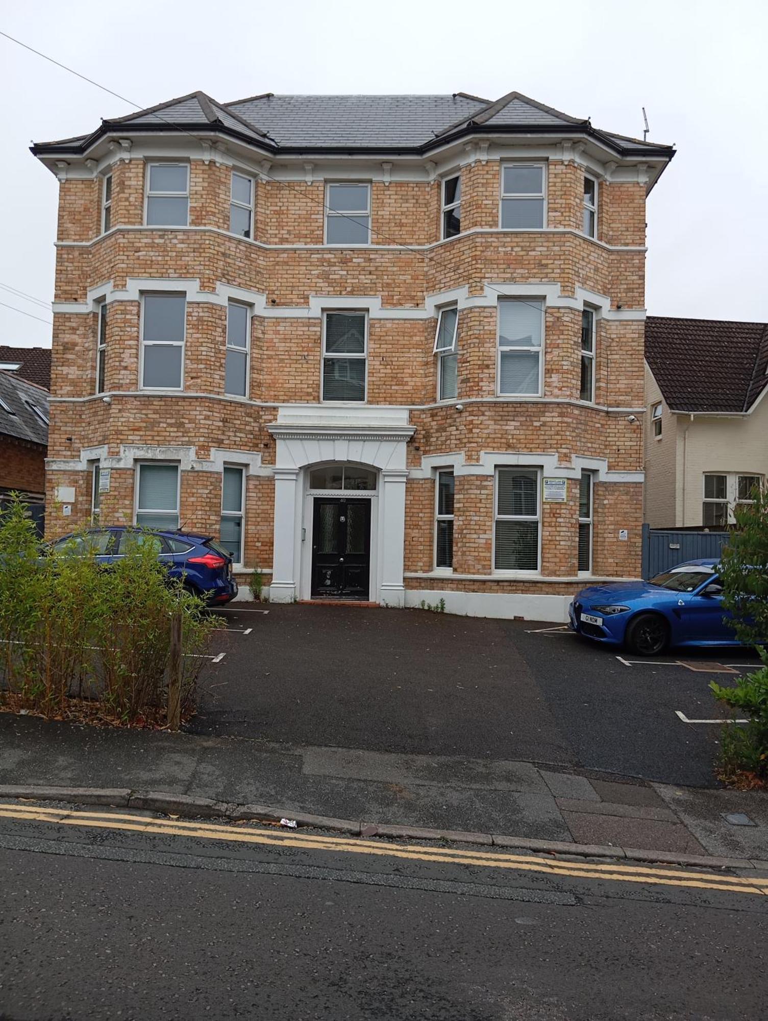 Stylish Apartment In Victorian Conversion Free Parking & Private Patio Close To Beach Town Centre & Bic Bournemouth Eksteriør bilde