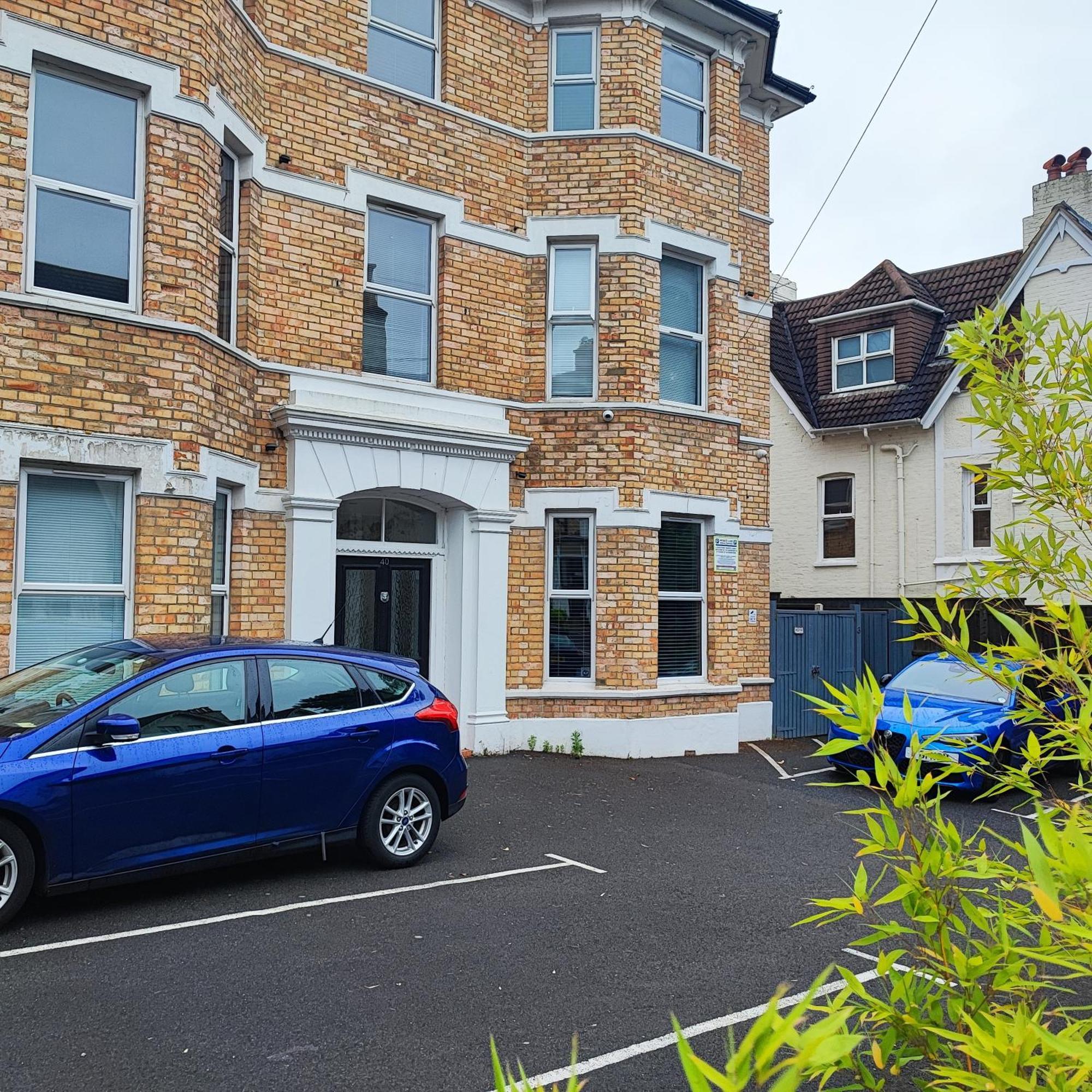 Stylish Apartment In Victorian Conversion Free Parking & Private Patio Close To Beach Town Centre & Bic Bournemouth Eksteriør bilde