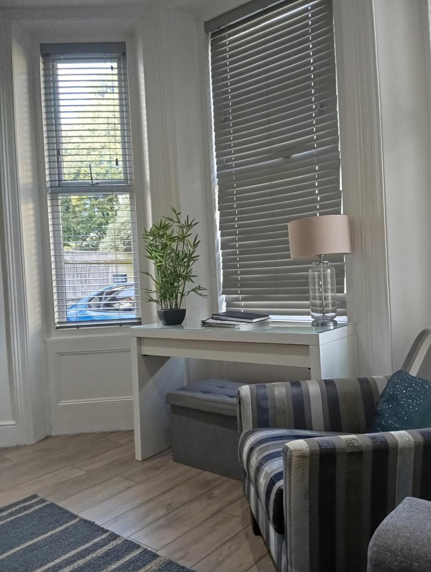 Stylish Apartment In Victorian Conversion Free Parking & Private Patio Close To Beach Town Centre & Bic Bournemouth Eksteriør bilde