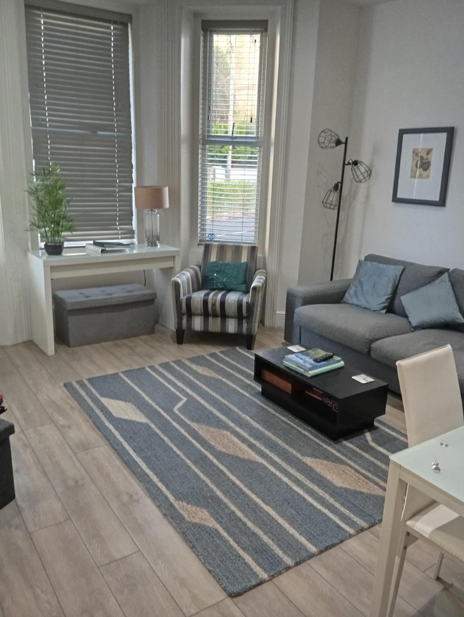 Stylish Apartment In Victorian Conversion Free Parking & Private Patio Close To Beach Town Centre & Bic Bournemouth Eksteriør bilde