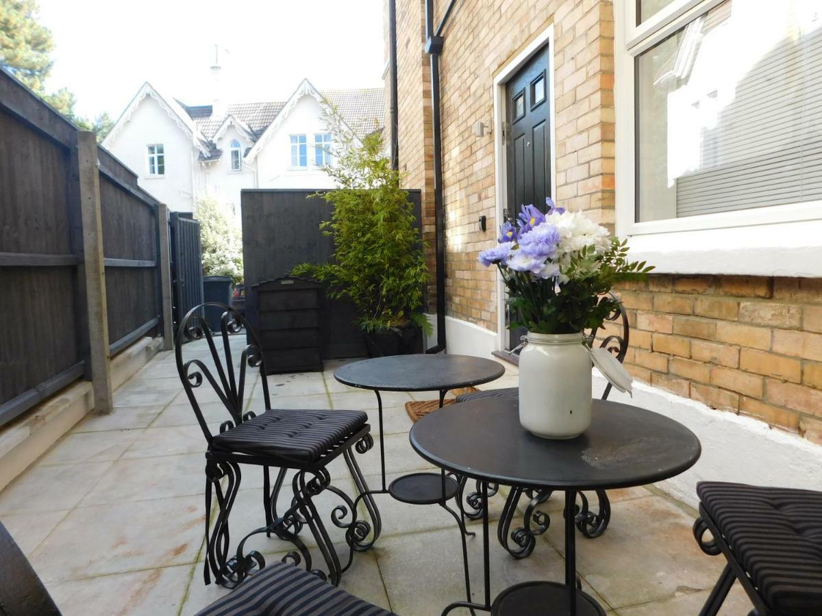 Stylish Apartment In Victorian Conversion Free Parking & Private Patio Close To Beach Town Centre & Bic Bournemouth Eksteriør bilde